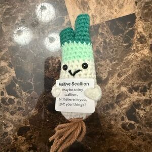 Mini Crochet Scallion Doll with Encouragement Card Toy 3+